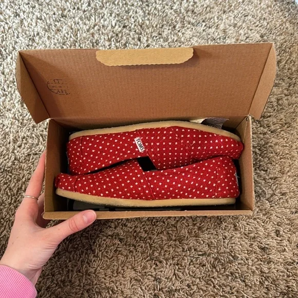 Classic Red Dot Tom’s Size 7 - Picture 9 of 9